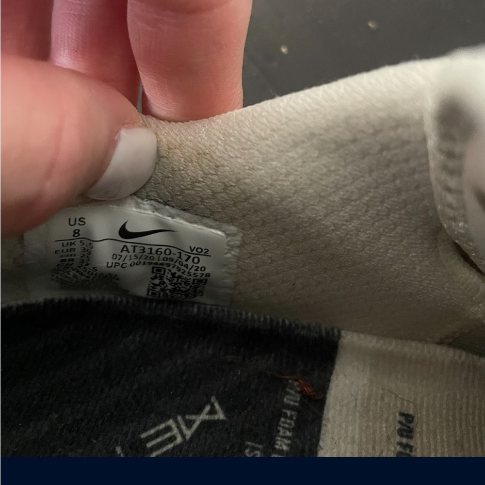 Size 8 women’s Nike Metcon (CrossFit sneaker)